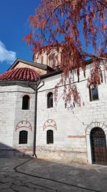 Bulgaristan 'ın Filibe Bölgesi' ndeki Ortaçağ Bachkovo Manastırı Manastırı 'nın sonbahar manzarası