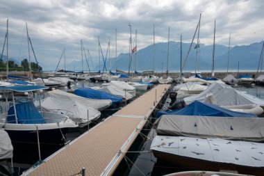 VEVEY, SWitzERLAND 19 Haziran 2023: Vevey, Vaud Kantonu, İsviçre Panorama