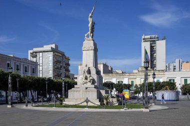 Monopoli, İtalya - 13 Mayıs 2024: Eski Monopoli Kasabası, Apulia Bölgesi Panoramik Manzarası