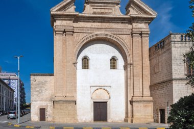 Monopoli, İtalya - 13 Mayıs 2024: Eski Monopoli Kasabası, Apulia Bölgesi Panoramik Manzarası