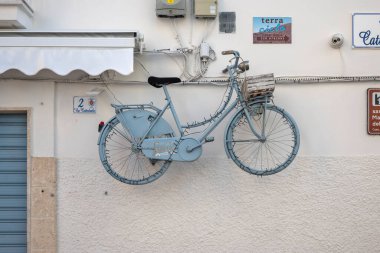 Monopoli, İtalya - 13 Mayıs 2024: Eski Monopoli Kasabası, Apulia Bölgesi Panoramik Manzarası