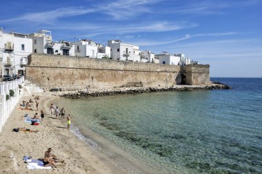 Monopoli, İtalya - 13 Mayıs 2024: Eski Monopoli Kasabası, Apulia Bölgesi Panoramik Manzarası