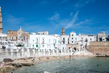 Monopoli, İtalya - 13 Mayıs 2024: Eski Monopoli Kasabası, Apulia Bölgesi Panoramik Manzarası