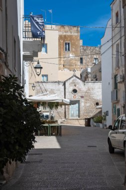 Monopoli, İtalya - 13 Mayıs 2024: Eski Monopoli Kasabası, Apulia Bölgesi Panoramik Manzarası