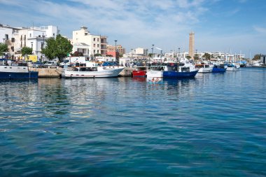 Monopoli, İtalya - 13 Mayıs 2024: Eski Monopoli Kasabası, Apulia Bölgesi Panoramik Manzarası