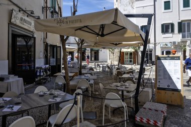 Monopoli, İtalya - 13 Mayıs 2024: Eski Monopoli Kasabası, Apulia Bölgesi Panoramik Manzarası