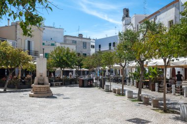 Monopoli, İtalya - 13 Mayıs 2024: Eski Monopoli Kasabası, Apulia Bölgesi Panoramik Manzarası