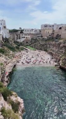 Polignano a Mare, Apulia Bölgesi 'nin muhteşem manzarası.