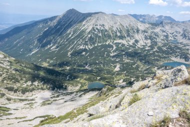 Bulgaristan 'ın Muratov zirvesi etrafındaki Pirin Dağı' nın şaşırtıcı yaz manzarası
