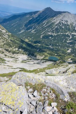 Bulgaristan 'ın Muratov zirvesi etrafındaki Pirin Dağı' nın şaşırtıcı yaz manzarası