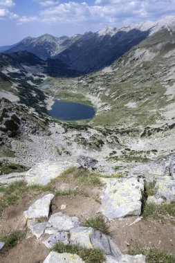 Bulgaristan 'ın Muratov zirvesi etrafındaki Pirin Dağı' nın şaşırtıcı yaz manzarası