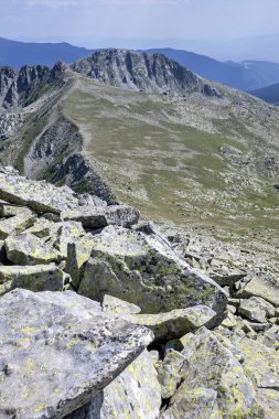 Bulgaristan 'ın Muratov zirvesi etrafındaki Pirin Dağı' nın şaşırtıcı yaz manzarası