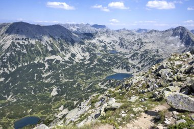 Bulgaristan 'ın Muratov zirvesi etrafındaki Pirin Dağı' nın şaşırtıcı yaz manzarası