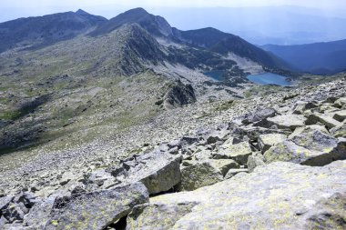 Bulgaristan 'ın Muratov zirvesi etrafındaki Pirin Dağı' nın şaşırtıcı yaz manzarası