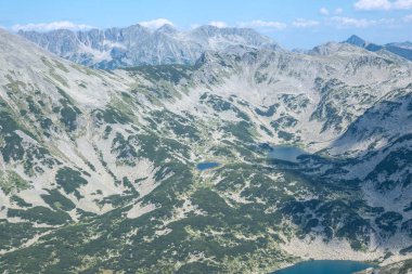 Bulgaristan 'ın Muratov zirvesi etrafındaki Pirin Dağı' nın şaşırtıcı yaz manzarası