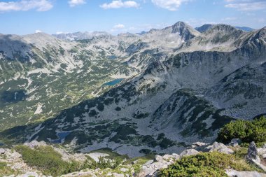 Bulgaristan 'ın Muratov zirvesi etrafındaki Pirin Dağı' nın şaşırtıcı yaz manzarası