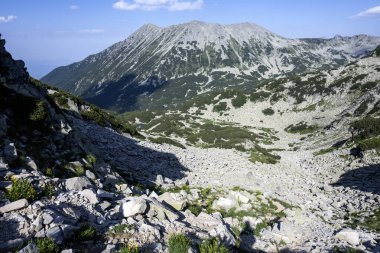 Bulgaristan 'ın Muratov zirvesi etrafındaki Pirin Dağı' nın şaşırtıcı yaz manzarası