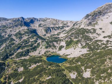 Bulgaristan 'ın Muratov zirvesi yakınlarındaki Pirin Dağı' nın şaşırtıcı hava manzarası