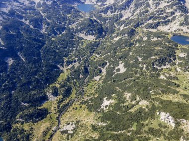 Bulgaristan 'ın Muratov zirvesi yakınlarındaki Pirin Dağı' nın şaşırtıcı hava manzarası