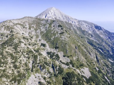 Bulgaristan 'ın Muratov zirvesi yakınlarındaki Pirin Dağı' nın şaşırtıcı hava manzarası