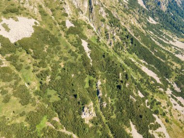 Bulgaristan 'ın Muratov zirvesi yakınlarındaki Pirin Dağı' nın şaşırtıcı hava manzarası