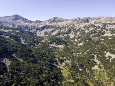 Bulgaristan 'ın Muratov zirvesi yakınlarındaki Pirin Dağı' nın şaşırtıcı hava manzarası