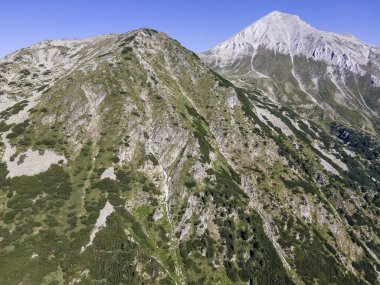 Bulgaristan 'ın Muratov zirvesi yakınlarındaki Pirin Dağı' nın şaşırtıcı hava manzarası