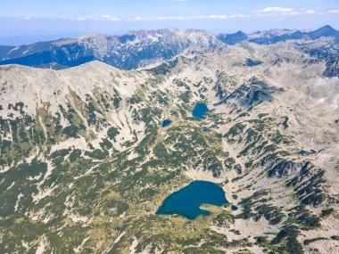 Bulgaristan 'ın Muratov zirvesi yakınlarındaki Pirin Dağı' nın şaşırtıcı hava manzarası