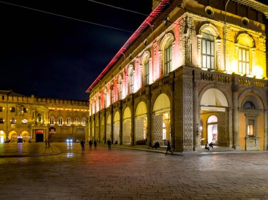 BOLOGNA, İTALYA - 04 Aralık 2024: Bologna, Emilia-Romagna Bölgesi, İtalya 'nın Eski Kasabası' nın Gece Panoraması