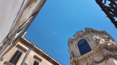 LECCE, İtalya - 12 Mayıs 2024: İtalya 'nın Apulia Bölgesi' ndeki Eski Lecce kasabasının muhteşem manzarası