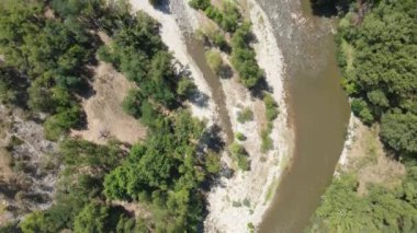 Bulgaristan 'ın Kresna Vadisi' nden geçen Struma Nehri 'nin havadan görüntüsü