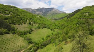 Ochindol, Vratsa bölgesi, Balkan Dağları, Bulgaristan yakınlarındaki Iskar Nehri Boğazı 'nın hava manzarası