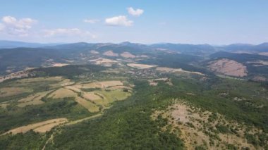 Rudina Dağı, Pernik Bölgesi, Bulgaristan 'ın İnanılmaz Yaz Manzarası