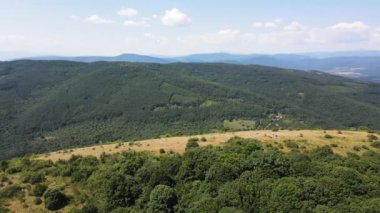 Rudina Dağı, Pernik Bölgesi, Bulgaristan 'ın İnanılmaz Yaz Manzarası