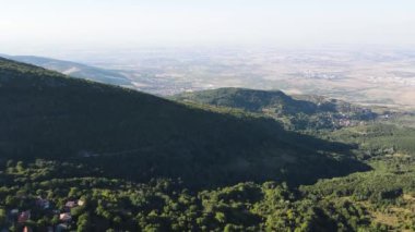 Bulgaristan 'ın Filibe Bölgesi, Otantik ondokuzuncu yüzyıl evleriyle Yavrovo köyünün hava manzarası