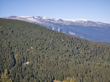 Rila Dağı 'nın Mechit yakınlarındaki muhteşem sonbahar manzarası ve Popova Kapa zirveleri, Bulgaristan