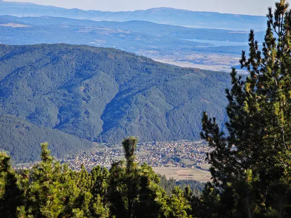 Rila Dağı 'nın Mechit yakınlarındaki muhteşem sonbahar manzarası ve Popova Kapa zirveleri, Bulgaristan
