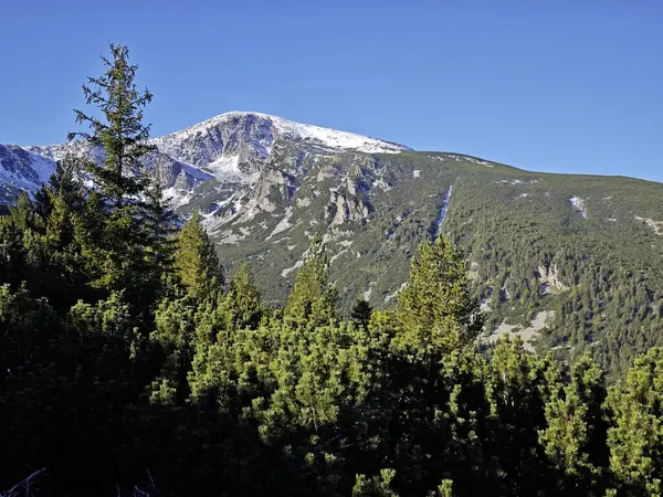 Rila Dağı 'nın Mechit yakınlarındaki muhteşem sonbahar manzarası ve Popova Kapa zirveleri, Bulgaristan