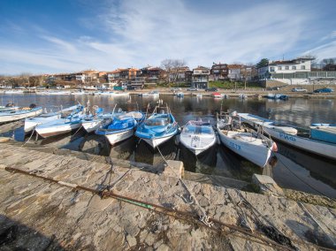 SOZOPOL, BULGARIA - 14 Aralık 2024: Bulgaristan 'ın Burgaz Bölgesi Sozopol limanının günbatımı manzarası