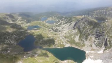 Bulgaristan 'ın Yedi Rila Gölü yakınlarındaki Rila Dağı' nın şaşırtıcı hava manzarası