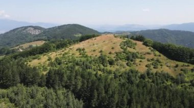 Bulgaristan 'ın Pernik Bölgesi, Kamenititsa zirvesi yakınlarındaki Erul Dağı' nın Hava Sahası