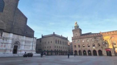 BOLOGNA, İtalya - 07 Aralık 2024: Bologna 'nın Eski Kasabası Panorama, Emilia-Romagna Bölgesi, İtalya