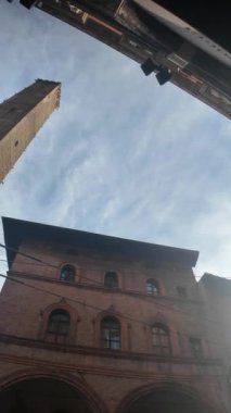 BOLOGNA, İtalya - 07 Aralık 2024: Bologna 'nın Eski Kasabası Panorama, Emilia-Romagna Bölgesi, İtalya