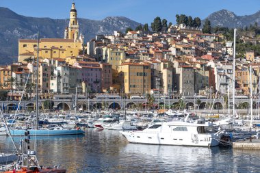 MENTON, FRANCE - 27 Ocak 2024: The Old Town of Menton, Provence Alpes-Cote d 'Azur, Fransa
