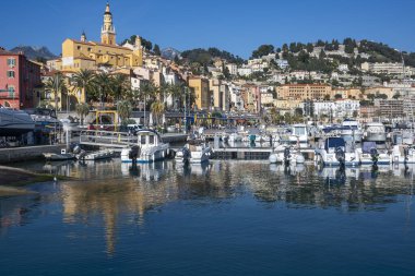 MENTON, FRANCE - 27 Ocak 2024: The Old Town of Menton, Provence Alpes-Cote d 'Azur, Fransa