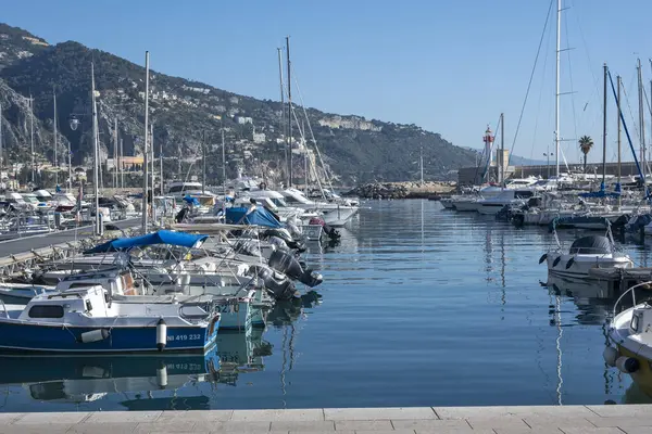 MENTON, FRANCE - 27 Ocak 2024: The Old Town of Menton, Provence Alpes-Cote d 'Azur, Fransa