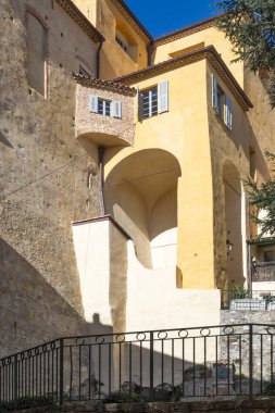 MENTON, FRANCE - 27 Ocak 2024: The Old Town of Menton, Provence Alpes-Cote d 'Azur, Fransa