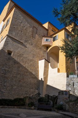 MENTON, FRANCE - 27 Ocak 2024: The Old Town of Menton, Provence Alpes-Cote d 'Azur, Fransa