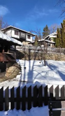 Bulgaristan 'ın Gabrovo bölgesinin Bozhentsi köyünün şaşırtıcı kış manzarası