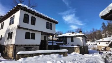 Bulgaristan 'ın Gabrovo bölgesinin Bozhentsi köyünün şaşırtıcı kış manzarası